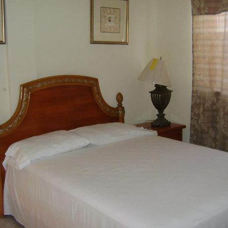 Caribbean Hotel Cayes เลส์กายส์ ภายนอก รูปภาพ