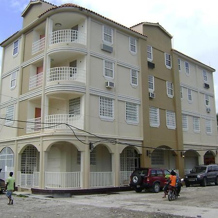 Caribbean Hotel Cayes เลส์กายส์ ภายนอก รูปภาพ