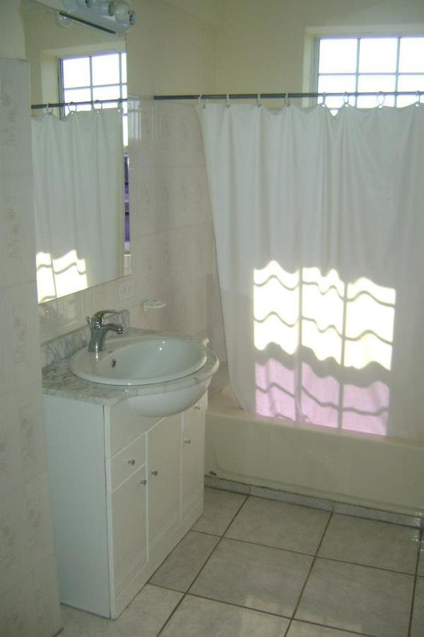 Caribbean Hotel Cayes เลส์กายส์ ภายนอก รูปภาพ